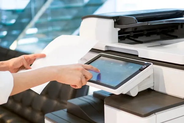 Hết giấy in giữa ca – hậu quả lớn hơn bạn nghĩ 